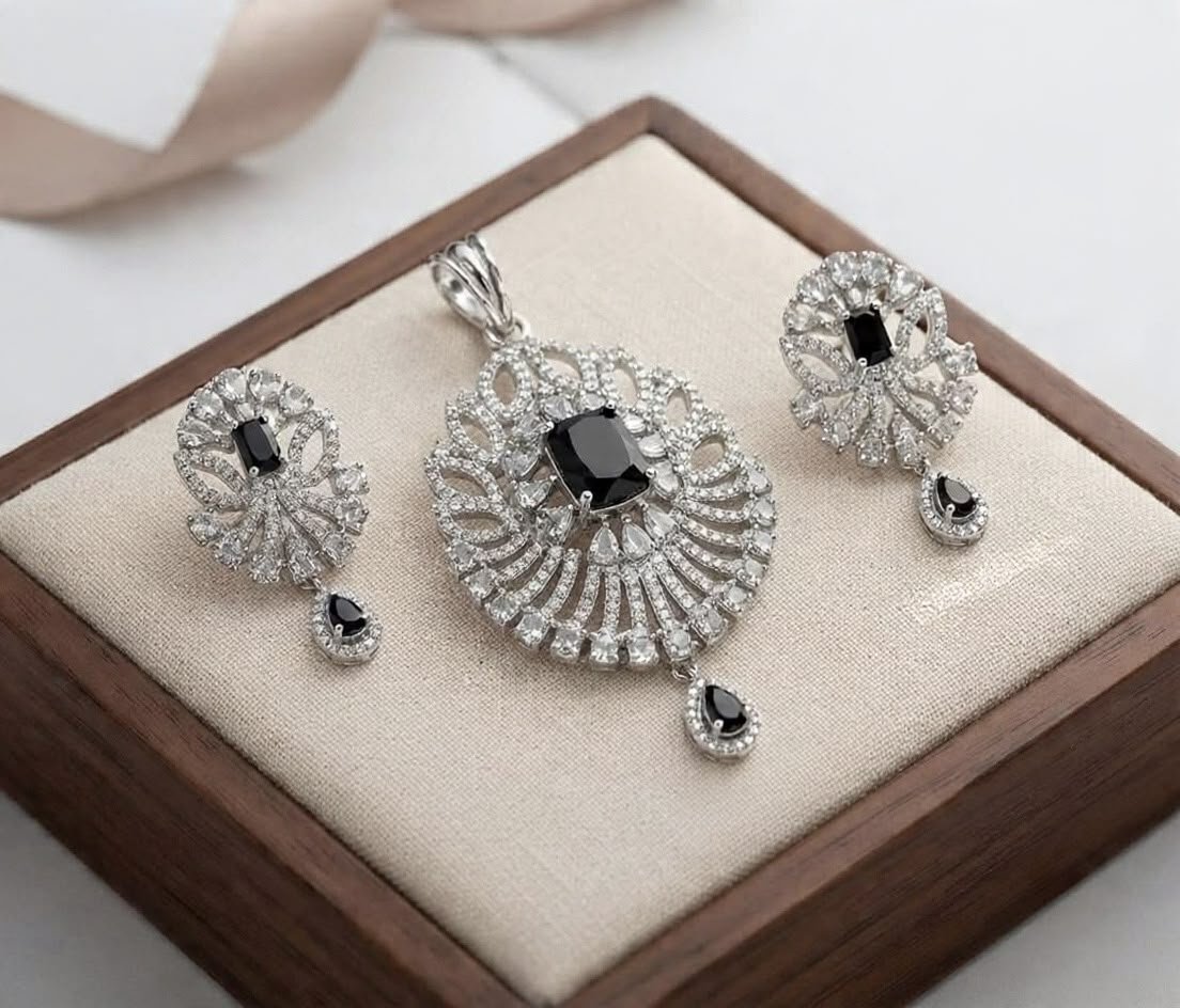 Black Crystal Sunbrust Pendant set (ONE-CARAT)