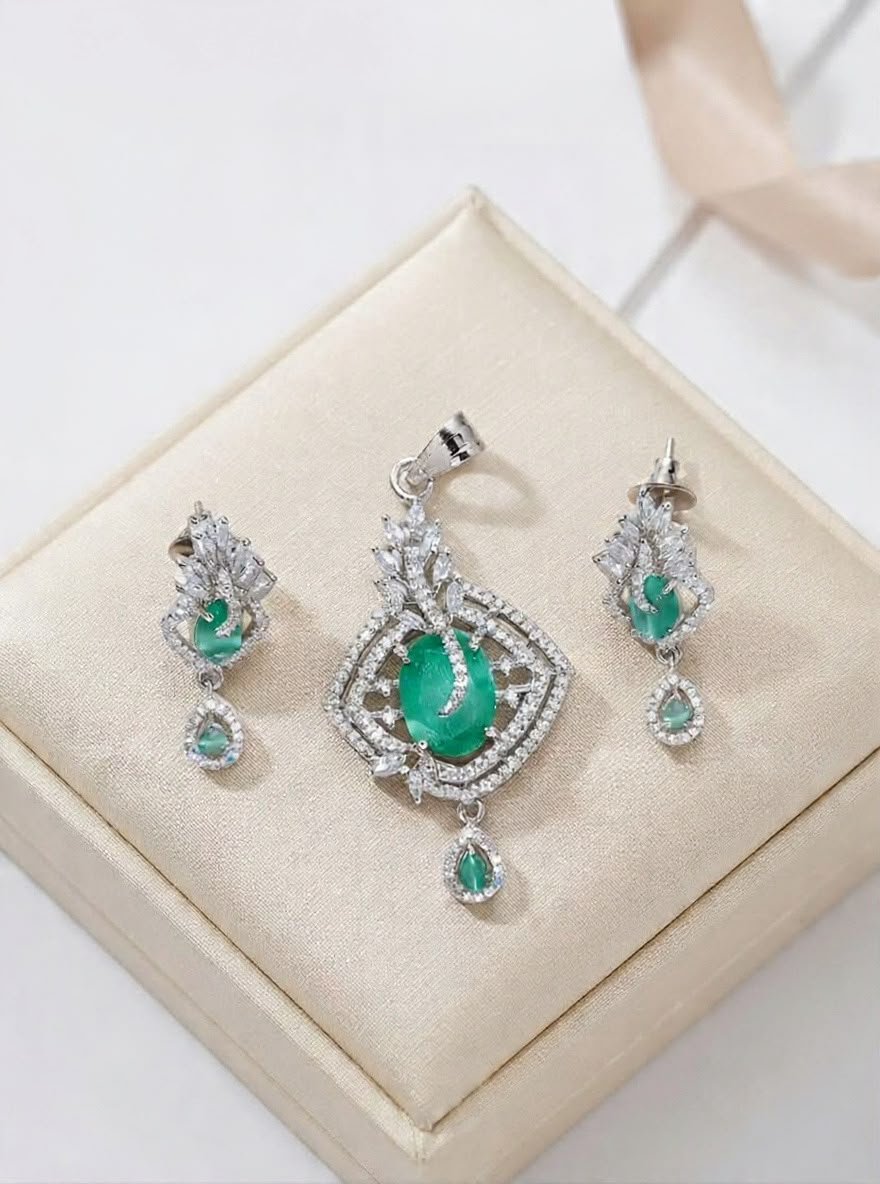Silver Emerald Floral Pendant set (ONE-CARAT)