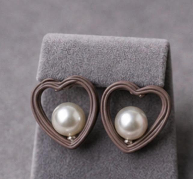 Heart Pearl Drop (BROWN)